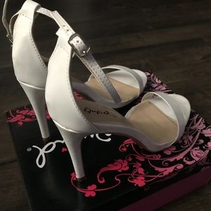 🚫SOLD🚫 White heels